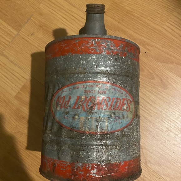 Old Ironsides rustic gas cans - Picture 4 of 4